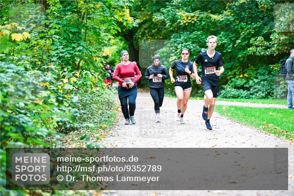 12.10.2025 - Bramfelder Halbmarathon 2025 Dr. Thomas Lammeyer http://msf.ph/oto/9352789 12.10.2025 10:44:52 Laufen 2092, 2807, 2793, 2308 meine-sportfotos.de