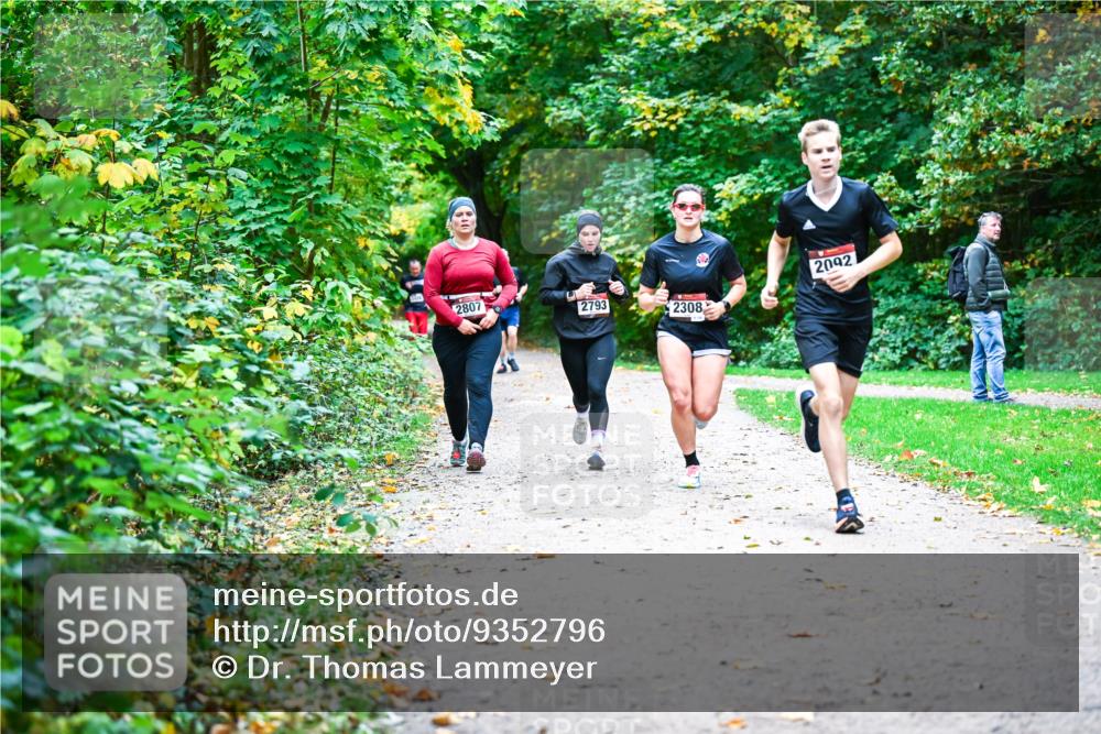 12.10.2025 - Bramfelder Halbmarathon 2025 Dr. Thomas Lammeyer http://msf.ph/oto/9352796 12.10.2025 10:44:53 Laufen 2092, 2807, 2793, 2308 meine-sportfotos.de