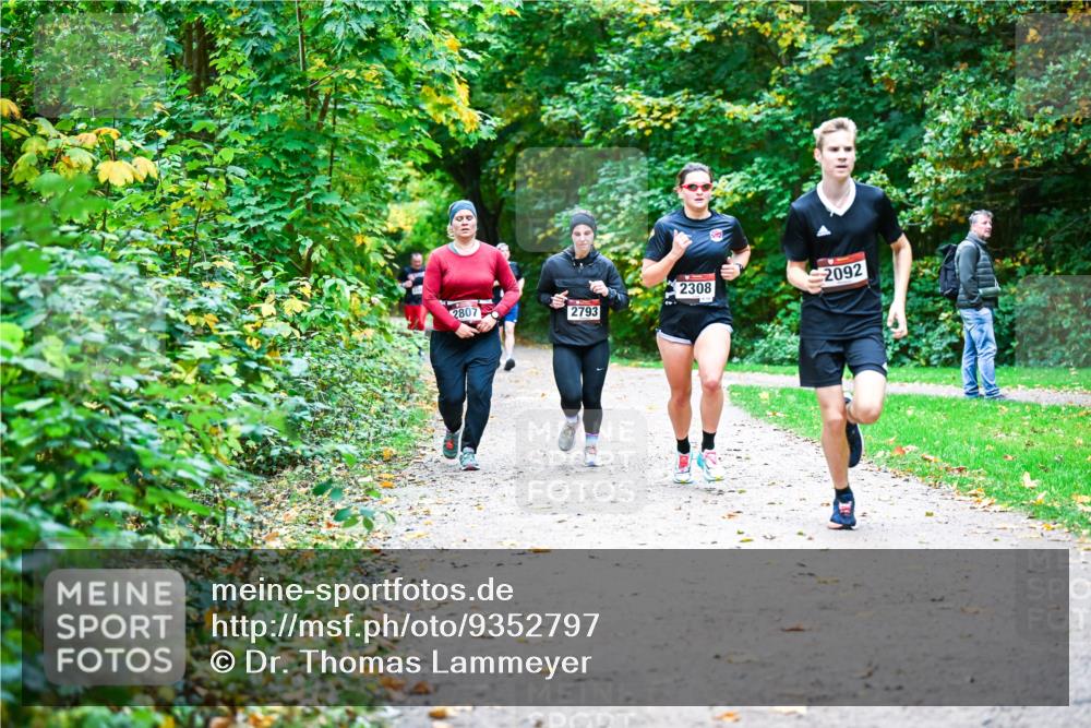 12.10.2025 - Bramfelder Halbmarathon 2025 Dr. Thomas Lammeyer http://msf.ph/oto/9352797 12.10.2025 10:44:53 Laufen 2092, 2308, 2807, 2793 meine-sportfotos.de