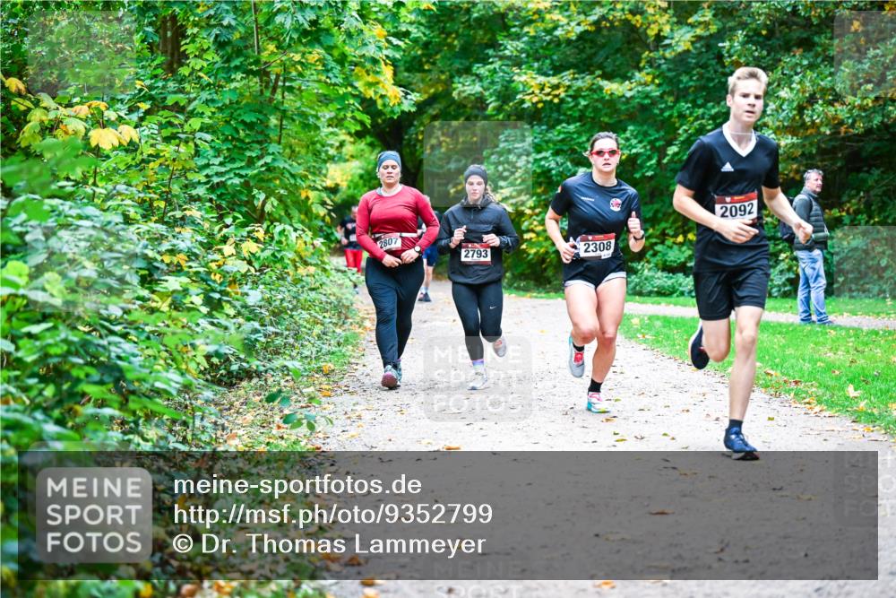 12.10.2025 - Bramfelder Halbmarathon 2025 Dr. Thomas Lammeyer http://msf.ph/oto/9352799 12.10.2025 10:44:54 Laufen 2807, 2793, 2308, 2092 meine-sportfotos.de