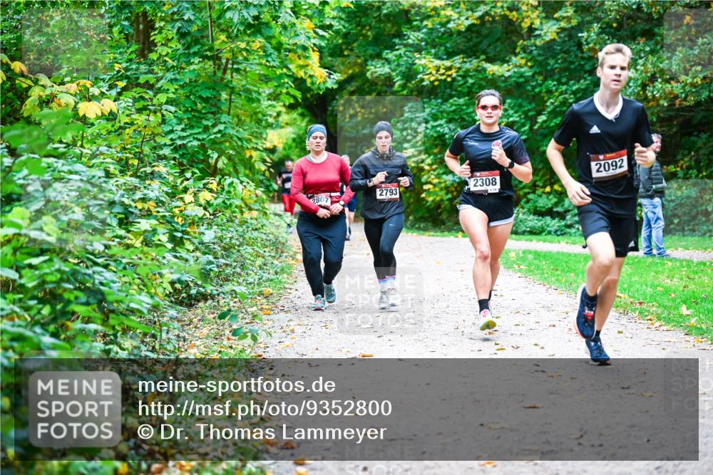 12.10.2025 - Bramfelder Halbmarathon 2025 Dr. Thomas Lammeyer http://msf.ph/oto/9352800 12.10.2025 10:44:54 Laufen 2807, 2793, 2308, 2092 meine-sportfotos.de