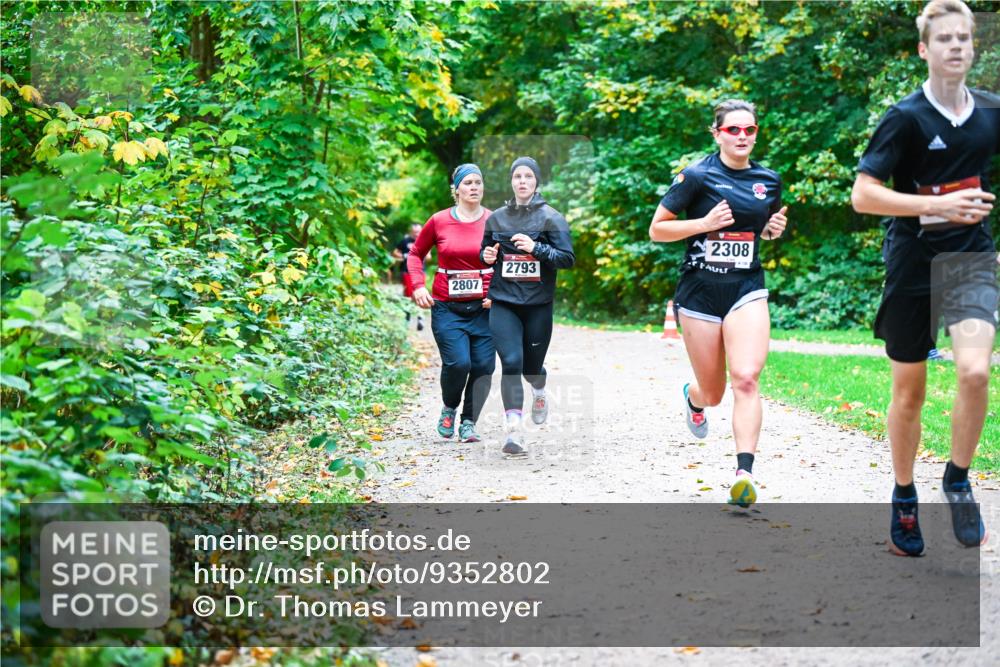 12.10.2025 - Bramfelder Halbmarathon 2025 Dr. Thomas Lammeyer http://msf.ph/oto/9352802 12.10.2025 10:44:54 Laufen 2807, 2793, 2308 meine-sportfotos.de