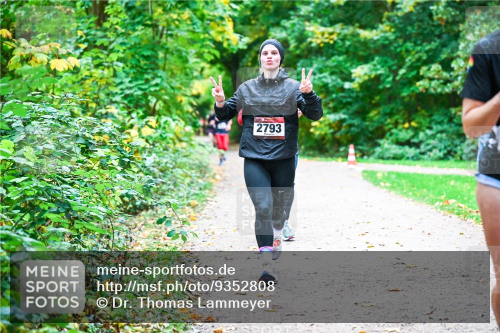 12.10.2025 - Bramfelder Halbmarathon 2025 Dr. Thomas Lammeyer http://msf.ph/oto/9352808 12.10.2025 10:44:55 Laufen 2793 meine-sportfotos.de