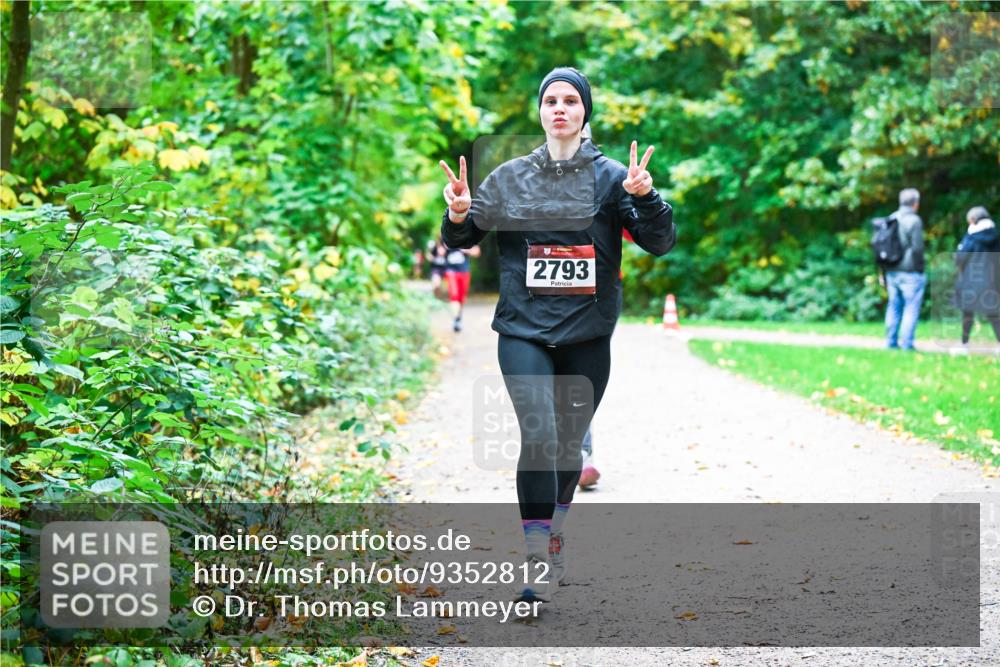 12.10.2025 - Bramfelder Halbmarathon 2025 Dr. Thomas Lammeyer http://msf.ph/oto/9352812 12.10.2025 10:44:56 Laufen 2793 meine-sportfotos.de