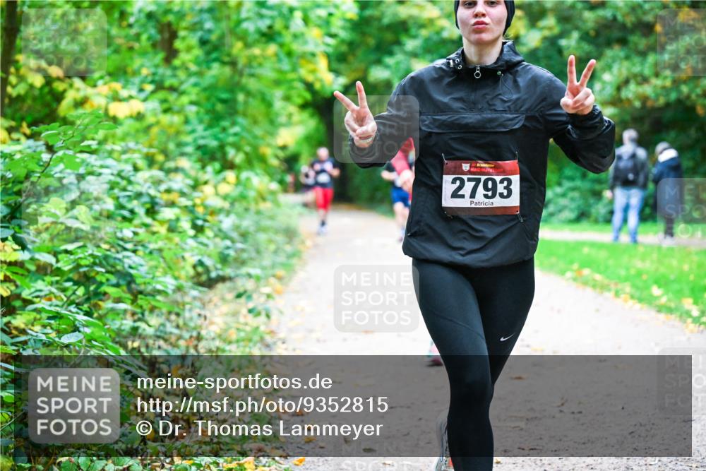 12.10.2025 - Bramfelder Halbmarathon 2025 Dr. Thomas Lammeyer http://msf.ph/oto/9352815 12.10.2025 10:44:57 Laufen 8, 2793 meine-sportfotos.de