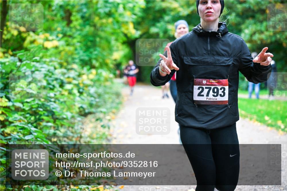 12.10.2025 - Bramfelder Halbmarathon 2025 Dr. Thomas Lammeyer http://msf.ph/oto/9352816 12.10.2025 10:44:57 Laufen 2793 meine-sportfotos.de