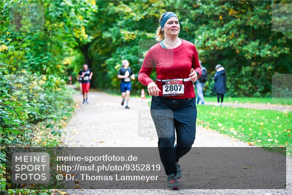 12.10.2025 - Bramfelder Halbmarathon 2025 Dr. Thomas Lammeyer http://msf.ph/oto/9352819 12.10.2025 10:44:58 Laufen 2807 meine-sportfotos.de