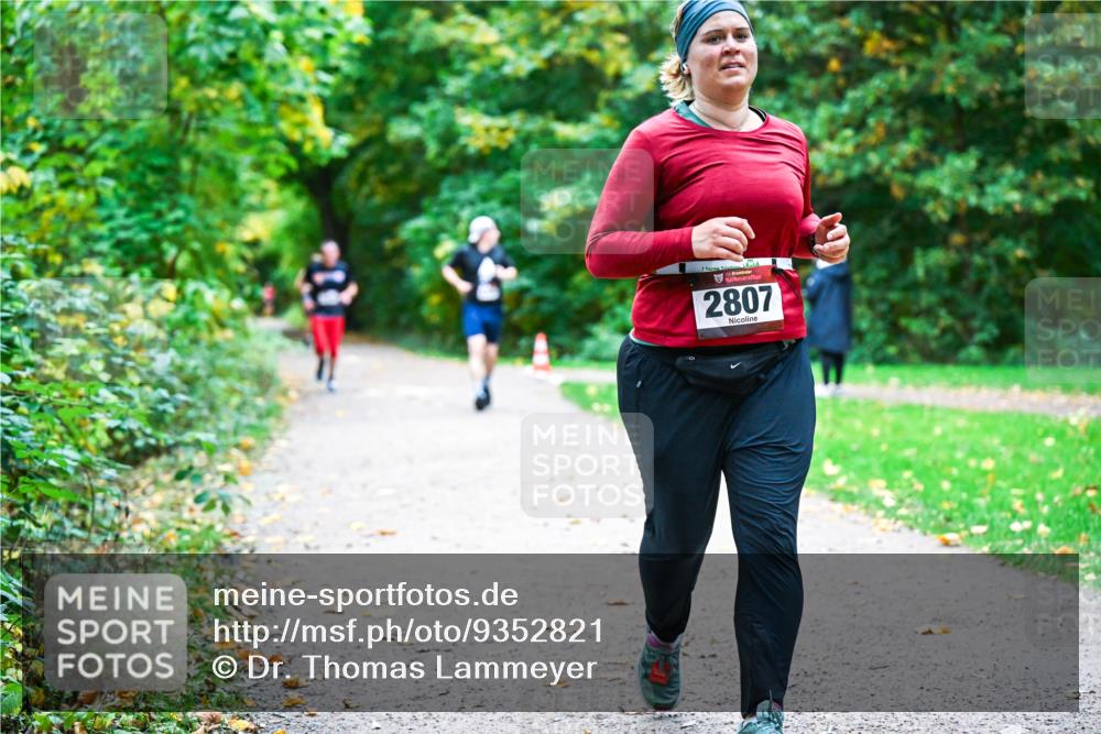12.10.2025 - Bramfelder Halbmarathon 2025 Dr. Thomas Lammeyer http://msf.ph/oto/9352821 12.10.2025 10:44:58 Laufen 7, 24, 2807 meine-sportfotos.de