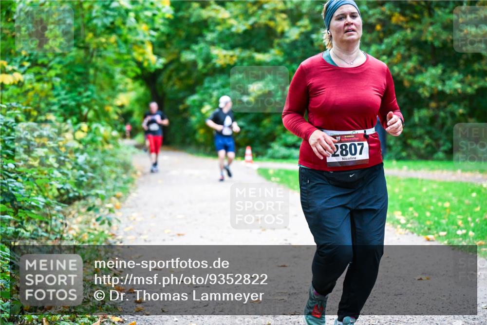 12.10.2025 - Bramfelder Halbmarathon 2025 Dr. Thomas Lammeyer http://msf.ph/oto/9352822 12.10.2025 10:44:58 Laufen 34, 2807 meine-sportfotos.de