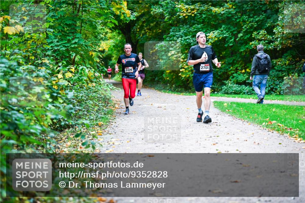 12.10.2025 - Bramfelder Halbmarathon 2025 Dr. Thomas Lammeyer http://msf.ph/oto/9352828 12.10.2025 10:45:00 Laufen 2426, 2704 meine-sportfotos.de