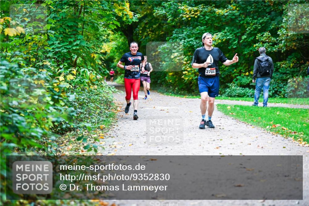 12.10.2025 - Bramfelder Halbmarathon 2025 Dr. Thomas Lammeyer http://msf.ph/oto/9352830 12.10.2025 10:45:00 Laufen 2426, 2704 meine-sportfotos.de
