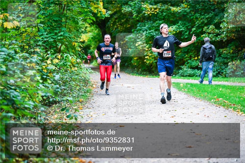 12.10.2025 - Bramfelder Halbmarathon 2025 Dr. Thomas Lammeyer http://msf.ph/oto/9352831 12.10.2025 10:45:00 Laufen 2704, 2426 meine-sportfotos.de