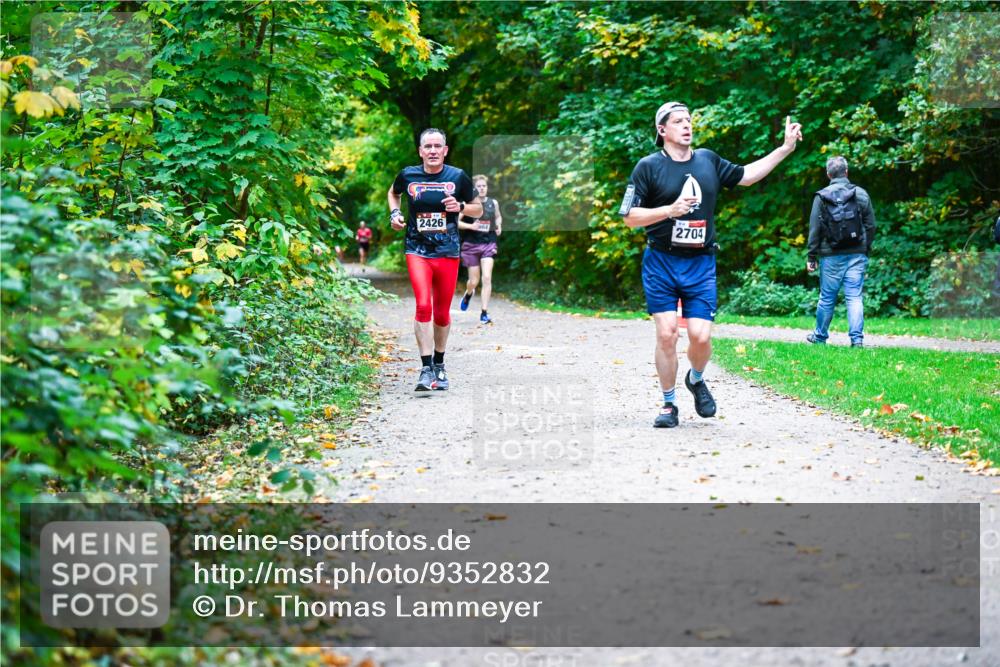 12.10.2025 - Bramfelder Halbmarathon 2025 Dr. Thomas Lammeyer http://msf.ph/oto/9352832 12.10.2025 10:45:00 Laufen 2426, 2704 meine-sportfotos.de