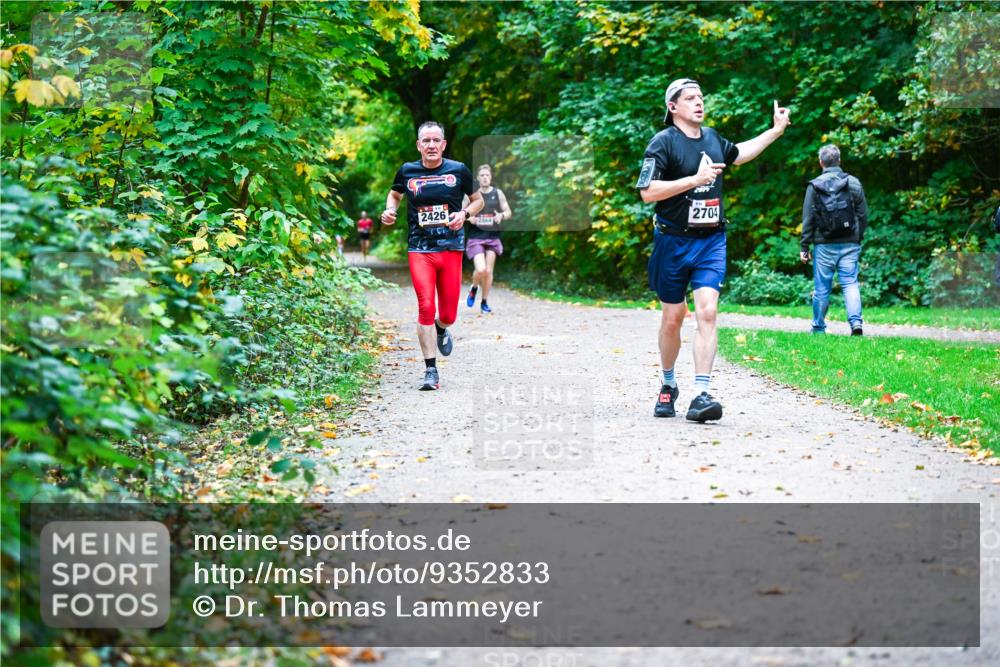 12.10.2025 - Bramfelder Halbmarathon 2025 Dr. Thomas Lammeyer http://msf.ph/oto/9352833 12.10.2025 10:45:00 Laufen 2426, 2704 meine-sportfotos.de