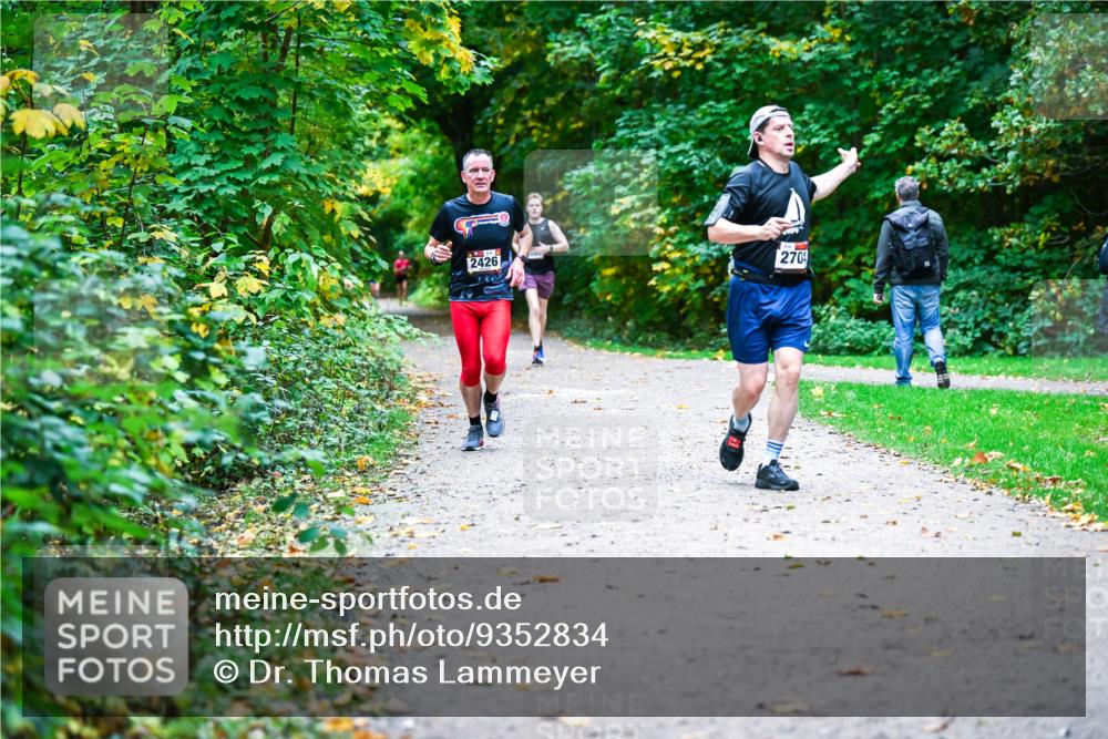 12.10.2025 - Bramfelder Halbmarathon 2025 Dr. Thomas Lammeyer http://msf.ph/oto/9352834 12.10.2025 10:45:00 Laufen 2426, 270 meine-sportfotos.de
