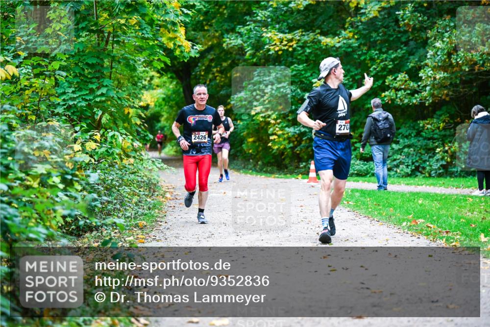 12.10.2025 - Bramfelder Halbmarathon 2025 Dr. Thomas Lammeyer http://msf.ph/oto/9352836 12.10.2025 10:45:01 Laufen 270, 2426 meine-sportfotos.de