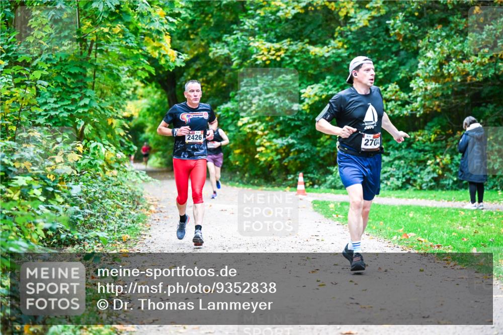 12.10.2025 - Bramfelder Halbmarathon 2025 Dr. Thomas Lammeyer http://msf.ph/oto/9352838 12.10.2025 10:45:01 Laufen 2426, 270 meine-sportfotos.de
