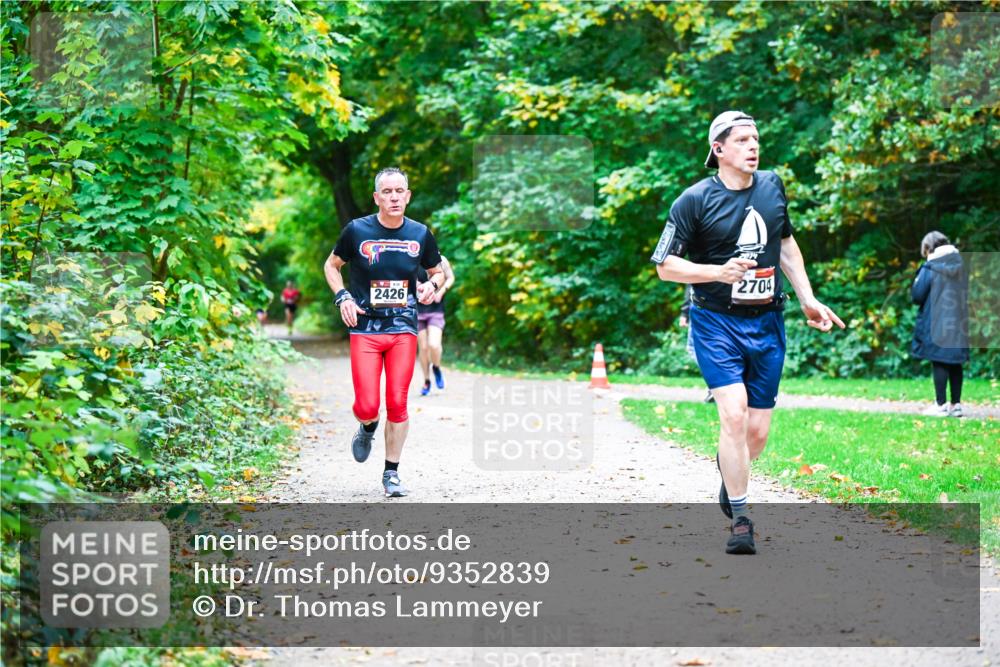 12.10.2025 - Bramfelder Halbmarathon 2025 Dr. Thomas Lammeyer http://msf.ph/oto/9352839 12.10.2025 10:45:01 Laufen 2426, 2704 meine-sportfotos.de