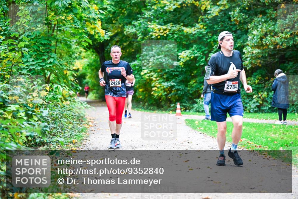 12.10.2025 - Bramfelder Halbmarathon 2025 Dr. Thomas Lammeyer http://msf.ph/oto/9352840 12.10.2025 10:45:02 Laufen 2426, 2704 meine-sportfotos.de