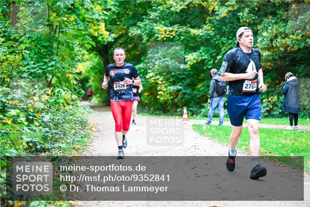 12.10.2025 - Bramfelder Halbmarathon 2025 Dr. Thomas Lammeyer http://msf.ph/oto/9352841 12.10.2025 10:45:02 Laufen 2426, 2704 meine-sportfotos.de