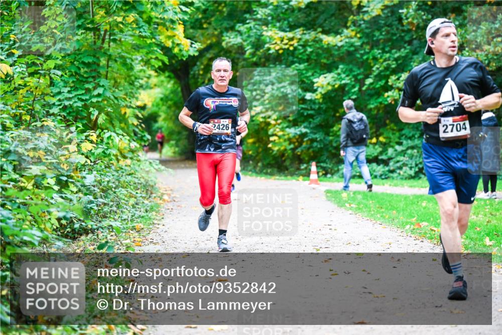 12.10.2025 - Bramfelder Halbmarathon 2025 Dr. Thomas Lammeyer http://msf.ph/oto/9352842 12.10.2025 10:45:02 Laufen 2426, 2704 meine-sportfotos.de