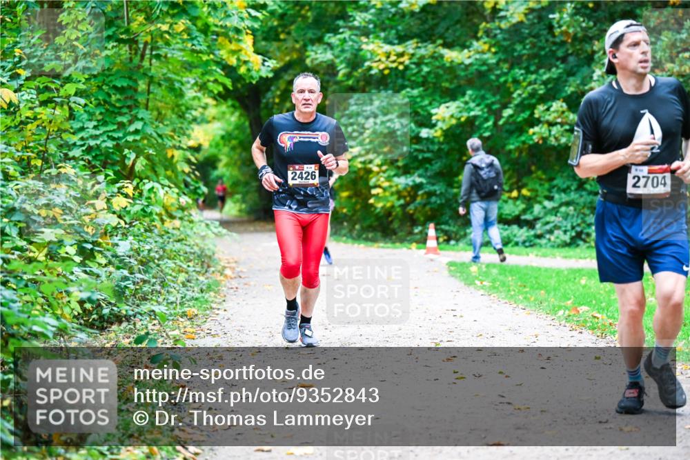 12.10.2025 - Bramfelder Halbmarathon 2025 Dr. Thomas Lammeyer http://msf.ph/oto/9352843 12.10.2025 10:45:02 Laufen 2426, 2704 meine-sportfotos.de