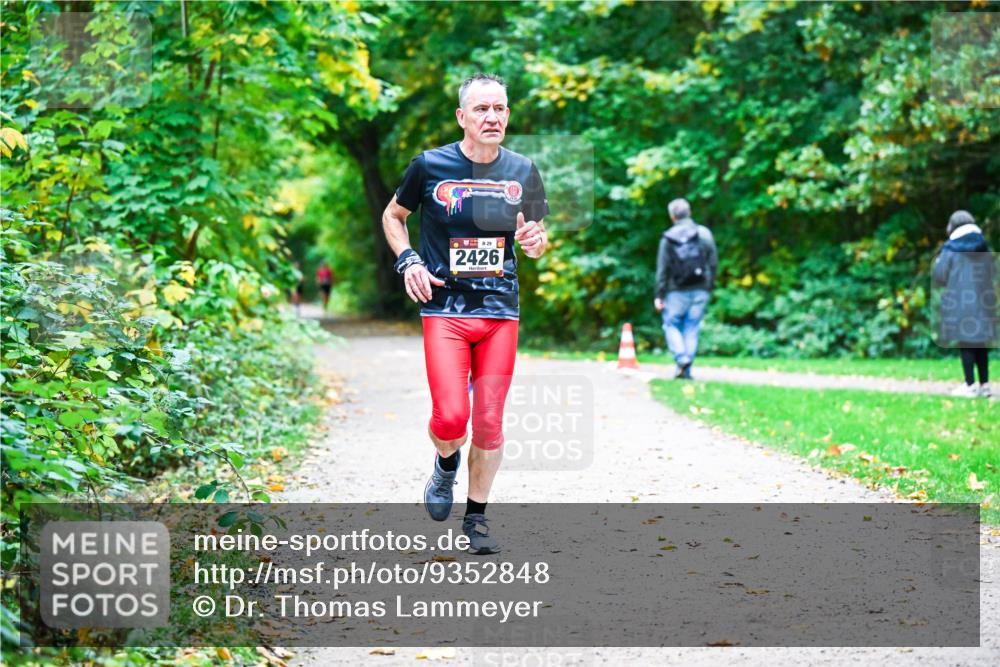 12.10.2025 - Bramfelder Halbmarathon 2025 Dr. Thomas Lammeyer http://msf.ph/oto/9352848 12.10.2025 10:45:03 Laufen 2426 meine-sportfotos.de