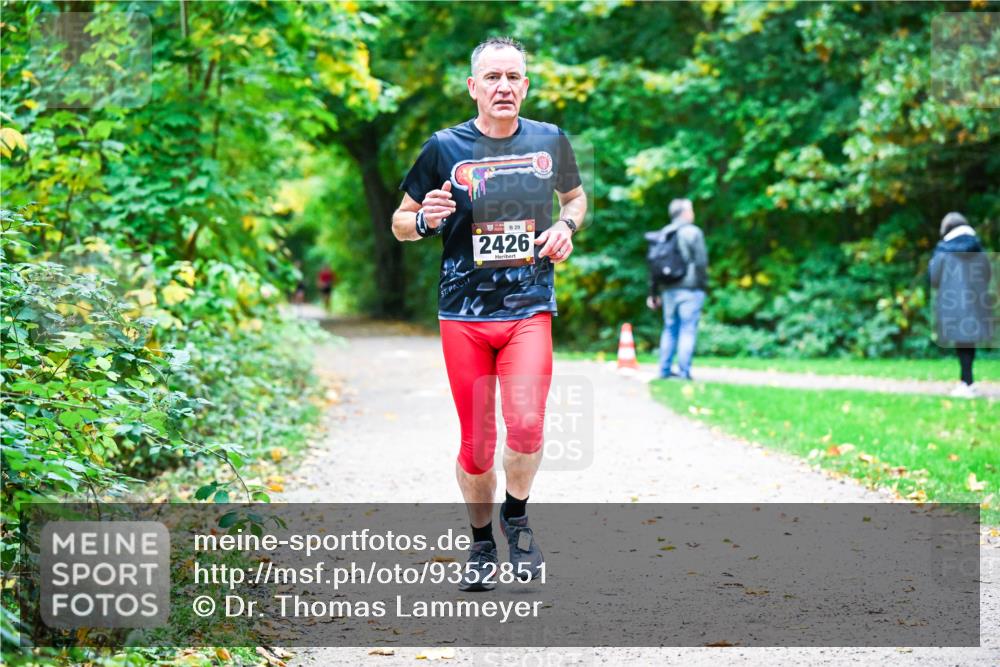12.10.2025 - Bramfelder Halbmarathon 2025 Dr. Thomas Lammeyer http://msf.ph/oto/9352851 12.10.2025 10:45:03 Laufen 29, 2426 meine-sportfotos.de