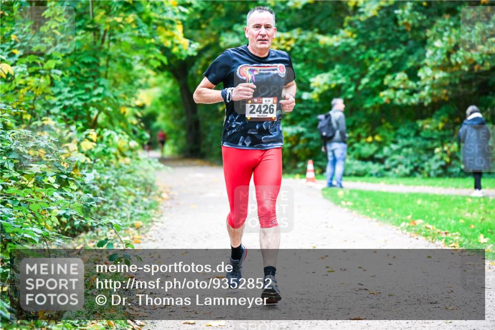 12.10.2025 - Bramfelder Halbmarathon 2025 Dr. Thomas Lammeyer http://msf.ph/oto/9352852 12.10.2025 10:45:03 Laufen 29, 2426 meine-sportfotos.de