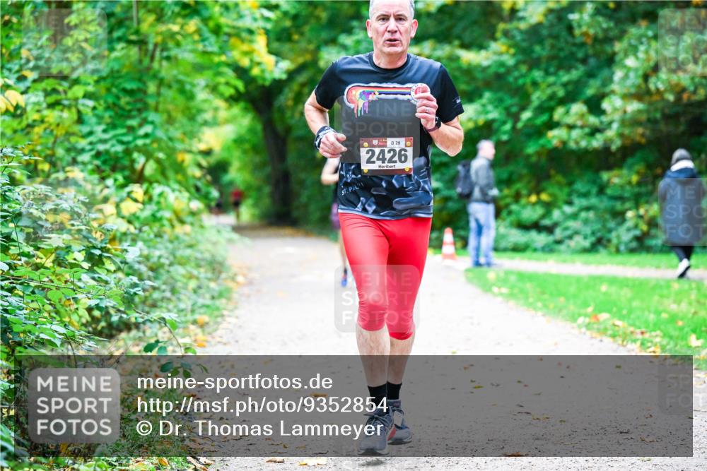 12.10.2025 - Bramfelder Halbmarathon 2025 Dr. Thomas Lammeyer http://msf.ph/oto/9352854 12.10.2025 10:45:04 Laufen 29, 2426 meine-sportfotos.de