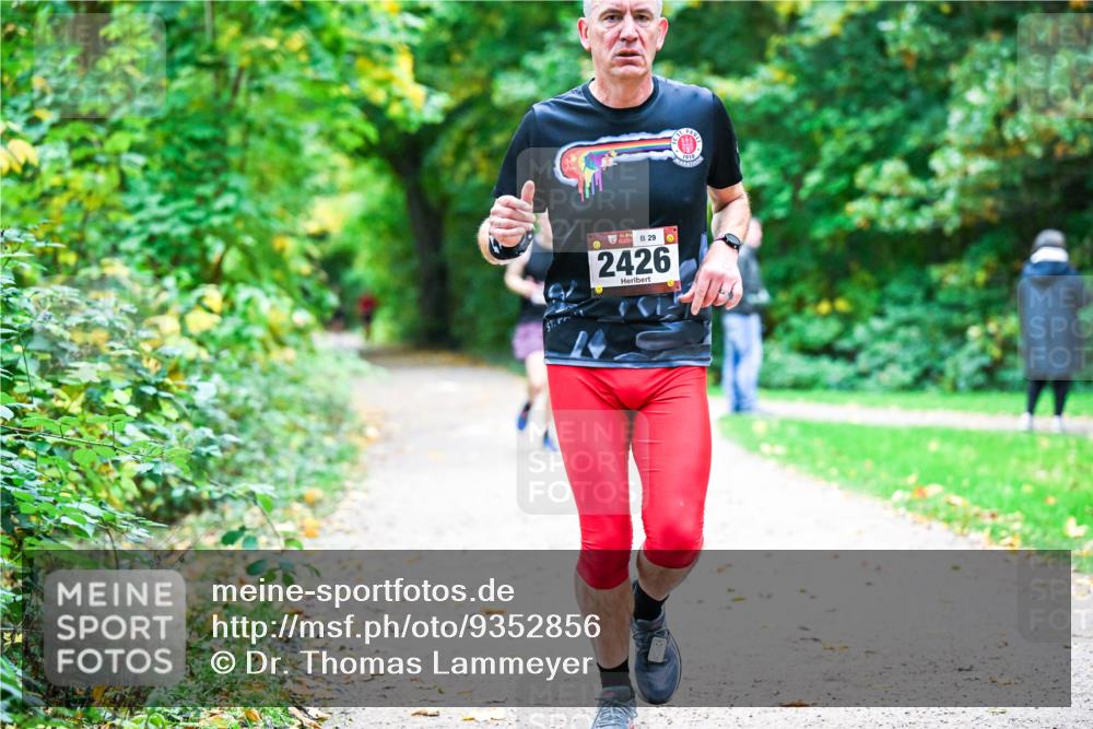 12.10.2025 - Bramfelder Halbmarathon 2025 Dr. Thomas Lammeyer http://msf.ph/oto/9352856 12.10.2025 10:45:04 Laufen 29, 2426, 1910 meine-sportfotos.de