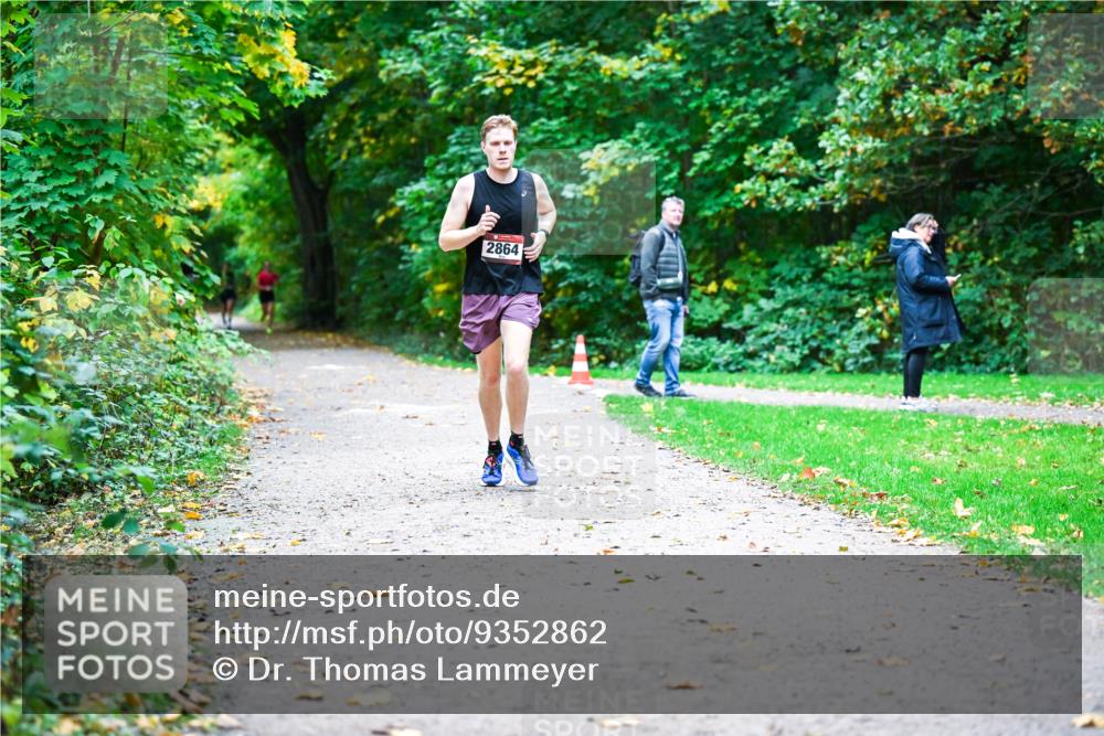 12.10.2025 - Bramfelder Halbmarathon 2025 Dr. Thomas Lammeyer http://msf.ph/oto/9352862 12.10.2025 10:45:06 Laufen 2864 meine-sportfotos.de