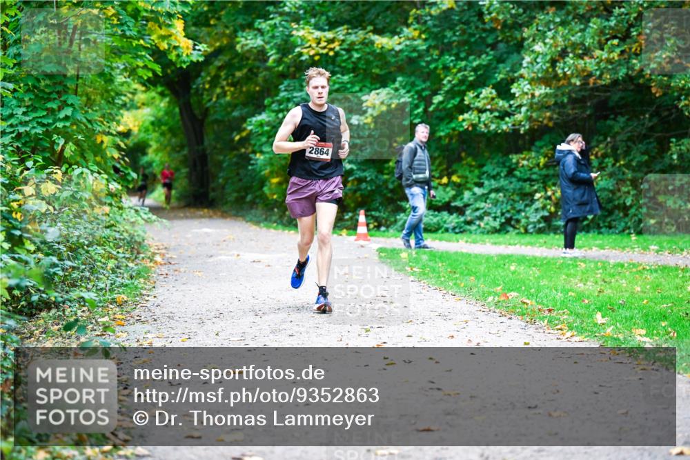 12.10.2025 - Bramfelder Halbmarathon 2025 Dr. Thomas Lammeyer http://msf.ph/oto/9352863 12.10.2025 10:45:06 Laufen 2864 meine-sportfotos.de
