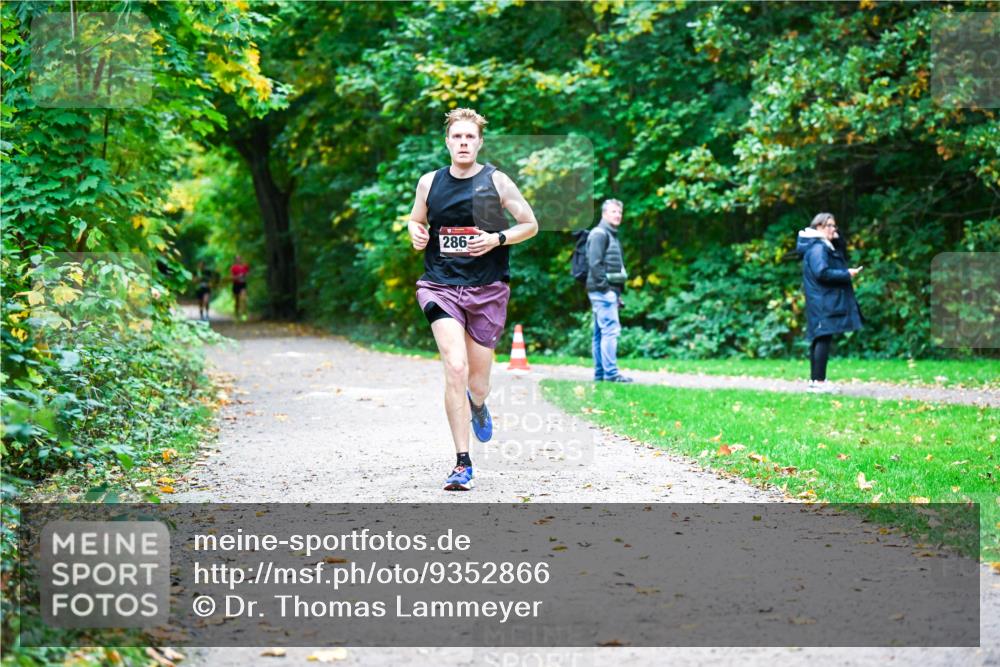 12.10.2025 - Bramfelder Halbmarathon 2025 Dr. Thomas Lammeyer http://msf.ph/oto/9352866 12.10.2025 10:45:06 Laufen 286 meine-sportfotos.de
