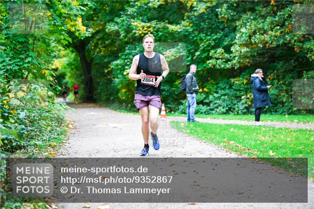 12.10.2025 - Bramfelder Halbmarathon 2025 Dr. Thomas Lammeyer http://msf.ph/oto/9352867 12.10.2025 10:45:07 Laufen 2864 meine-sportfotos.de