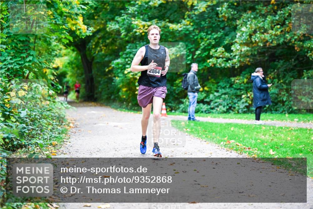12.10.2025 - Bramfelder Halbmarathon 2025 Dr. Thomas Lammeyer http://msf.ph/oto/9352868 12.10.2025 10:45:07 Laufen 2864 meine-sportfotos.de