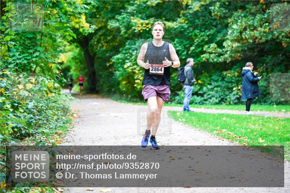 12.10.2025 - Bramfelder Halbmarathon 2025 Dr. Thomas Lammeyer http://msf.ph/oto/9352870 12.10.2025 10:45:07 Laufen 2864 meine-sportfotos.de