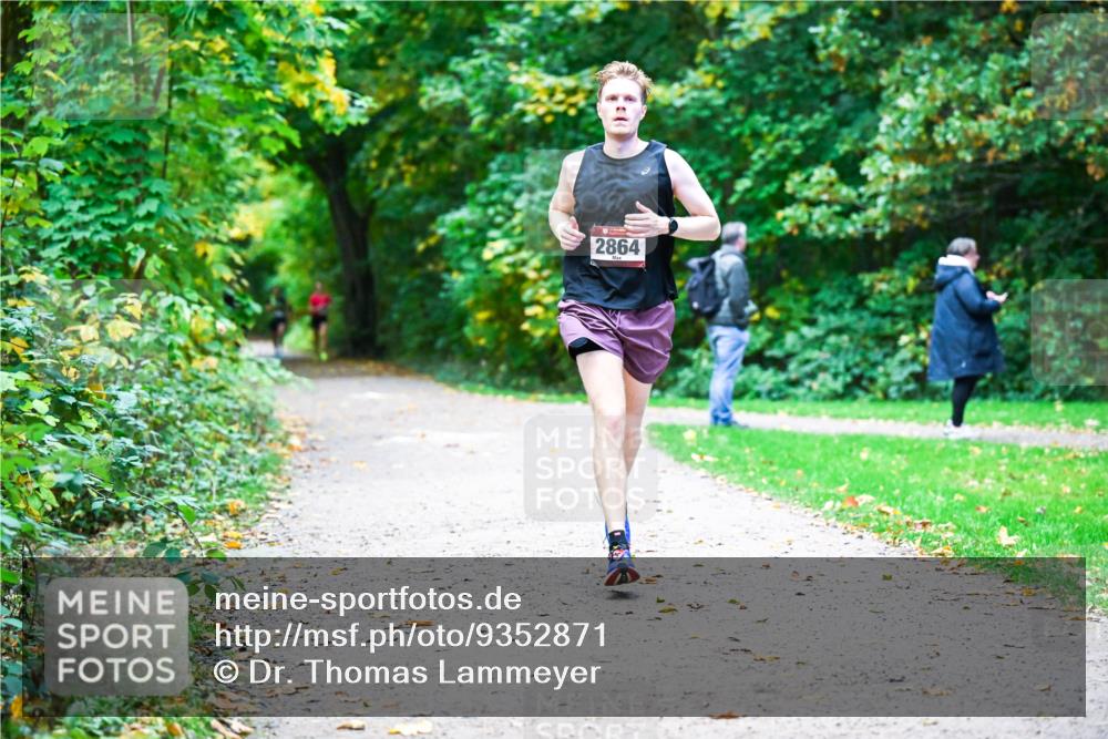 12.10.2025 - Bramfelder Halbmarathon 2025 Dr. Thomas Lammeyer http://msf.ph/oto/9352871 12.10.2025 10:45:07 Laufen 2864 meine-sportfotos.de