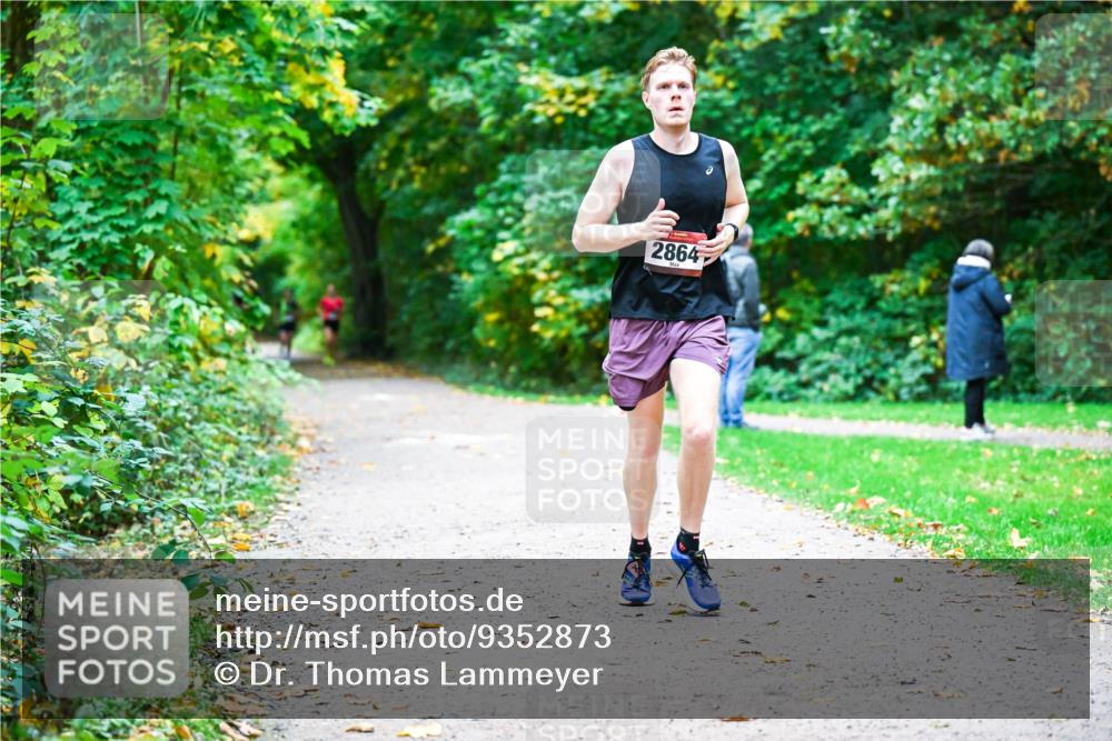12.10.2025 - Bramfelder Halbmarathon 2025 Dr. Thomas Lammeyer http://msf.ph/oto/9352873 12.10.2025 10:45:07 Laufen 3, 2864 meine-sportfotos.de