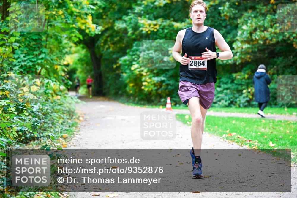 12.10.2025 - Bramfelder Halbmarathon 2025 Dr. Thomas Lammeyer http://msf.ph/oto/9352876 12.10.2025 10:45:08 Laufen 2864 meine-sportfotos.de