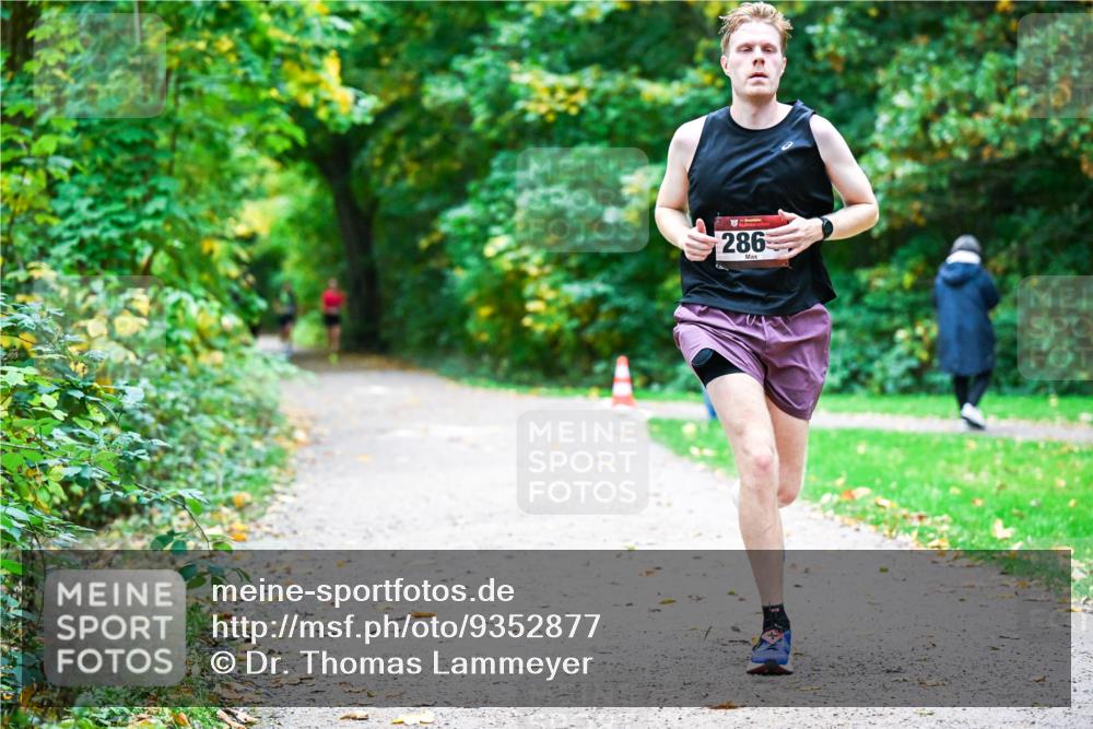 12.10.2025 - Bramfelder Halbmarathon 2025 Dr. Thomas Lammeyer http://msf.ph/oto/9352877 12.10.2025 10:45:08 Laufen 286 meine-sportfotos.de