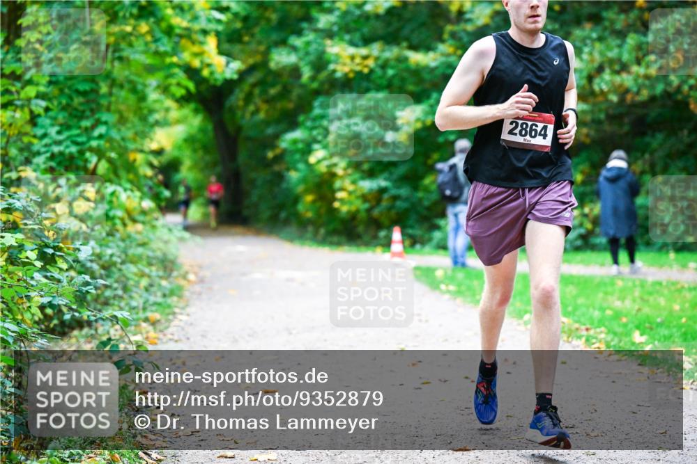 12.10.2025 - Bramfelder Halbmarathon 2025 Dr. Thomas Lammeyer http://msf.ph/oto/9352879 12.10.2025 10:45:08 Laufen 2864 meine-sportfotos.de
