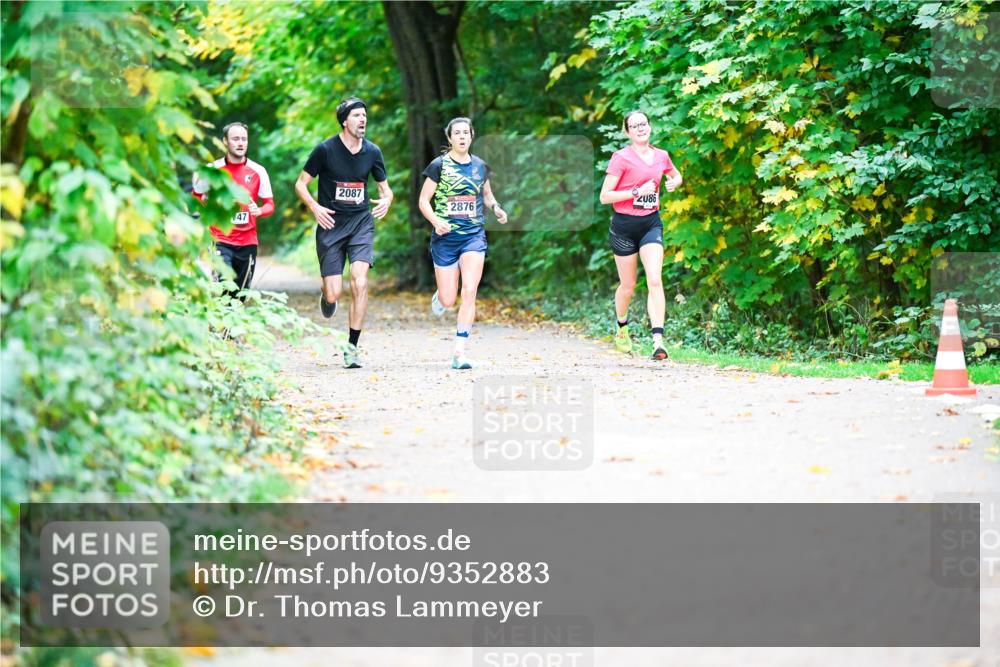 12.10.2025 - Bramfelder Halbmarathon 2025 Dr. Thomas Lammeyer http://msf.ph/oto/9352883 12.10.2025 10:45:13 Laufen 47, 2087, 86, 2876 meine-sportfotos.de