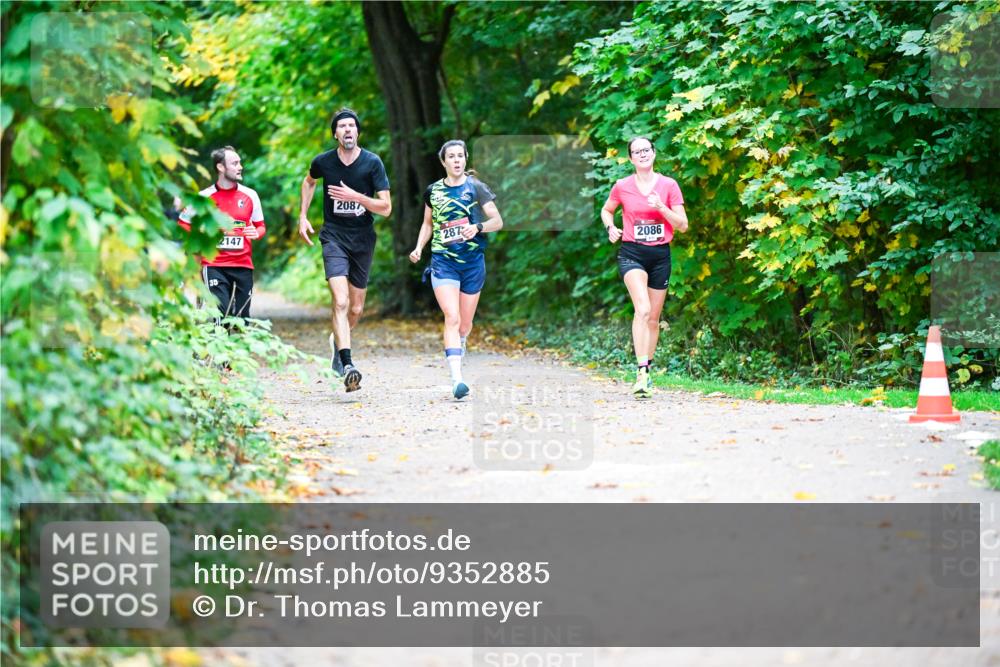 12.10.2025 - Bramfelder Halbmarathon 2025 Dr. Thomas Lammeyer http://msf.ph/oto/9352885 12.10.2025 10:45:13 Laufen 2147, 35, 2087, 287, 2086 meine-sportfotos.de