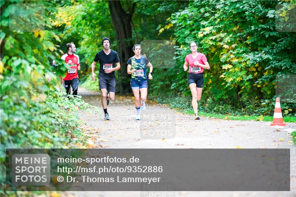 12.10.2025 - Bramfelder Halbmarathon 2025 Dr. Thomas Lammeyer http://msf.ph/oto/9352886 12.10.2025 10:45:13 Laufen 35, 2087, 2147, 2876, 2086 meine-sportfotos.de