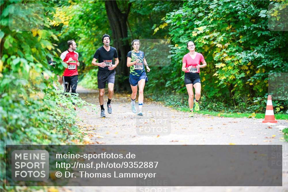 12.10.2025 - Bramfelder Halbmarathon 2025 Dr. Thomas Lammeyer http://msf.ph/oto/9352887 12.10.2025 10:45:14 Laufen 2087, 2147, 2876, 2086 meine-sportfotos.de
