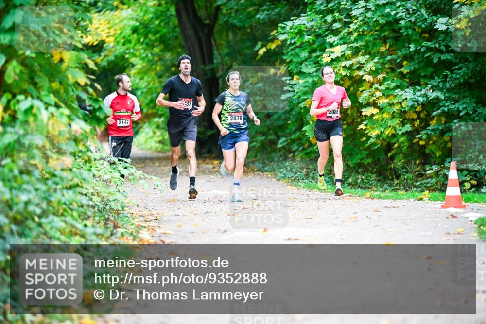 12.10.2025 - Bramfelder Halbmarathon 2025 Dr. Thomas Lammeyer http://msf.ph/oto/9352888 12.10.2025 10:45:14 Laufen 2086, 2147, 2876 meine-sportfotos.de