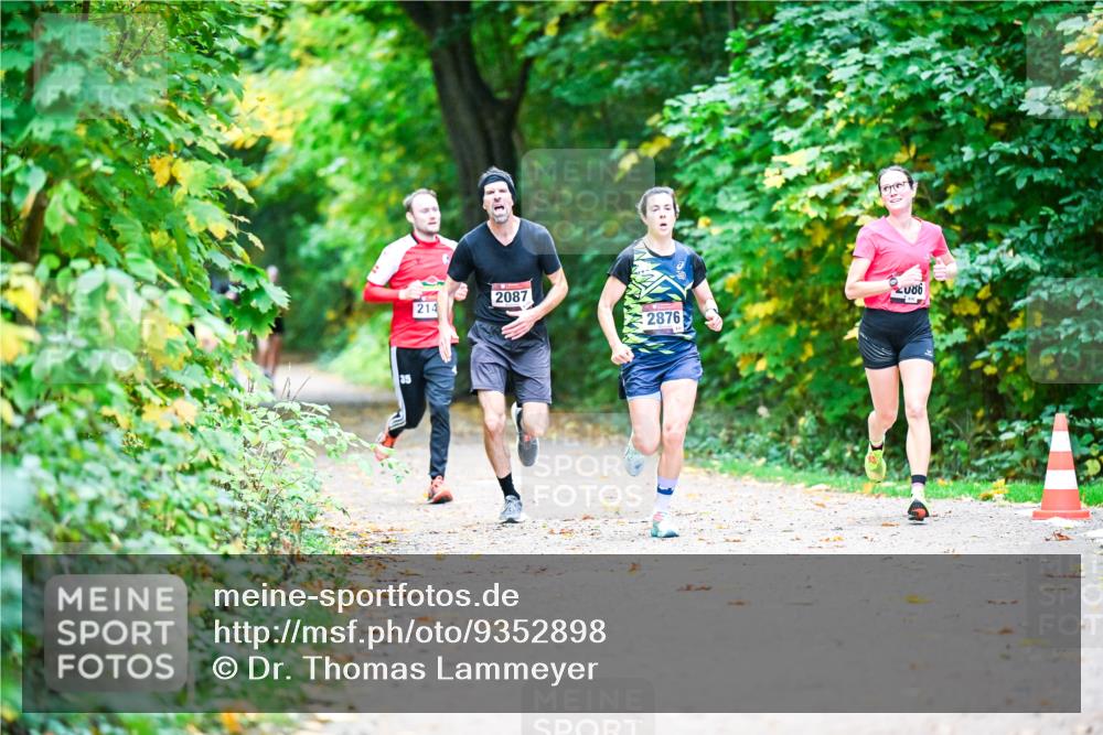 12.10.2025 - Bramfelder Halbmarathon 2025 Dr. Thomas Lammeyer http://msf.ph/oto/9352898 12.10.2025 10:45:15 Laufen 35, 214, 2087, 086, 2876 meine-sportfotos.de