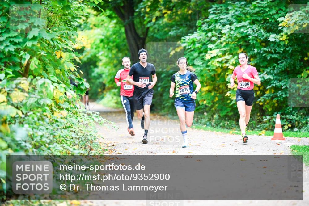 12.10.2025 - Bramfelder Halbmarathon 2025 Dr. Thomas Lammeyer http://msf.ph/oto/9352900 12.10.2025 10:45:15 Laufen 2147, 2987, 2876, 2086 meine-sportfotos.de