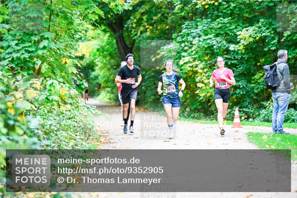 12.10.2025 - Bramfelder Halbmarathon 2025 Dr. Thomas Lammeyer http://msf.ph/oto/9352905 12.10.2025 10:45:16 Laufen 2876, 2086 meine-sportfotos.de